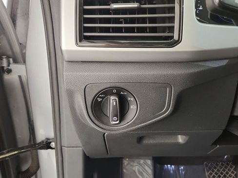 Used 2023 Volkswagen Atlas SE image 26