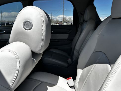 Used 2016 GMC Acadia SLT w/ Technology Package AWD/4WD image 10