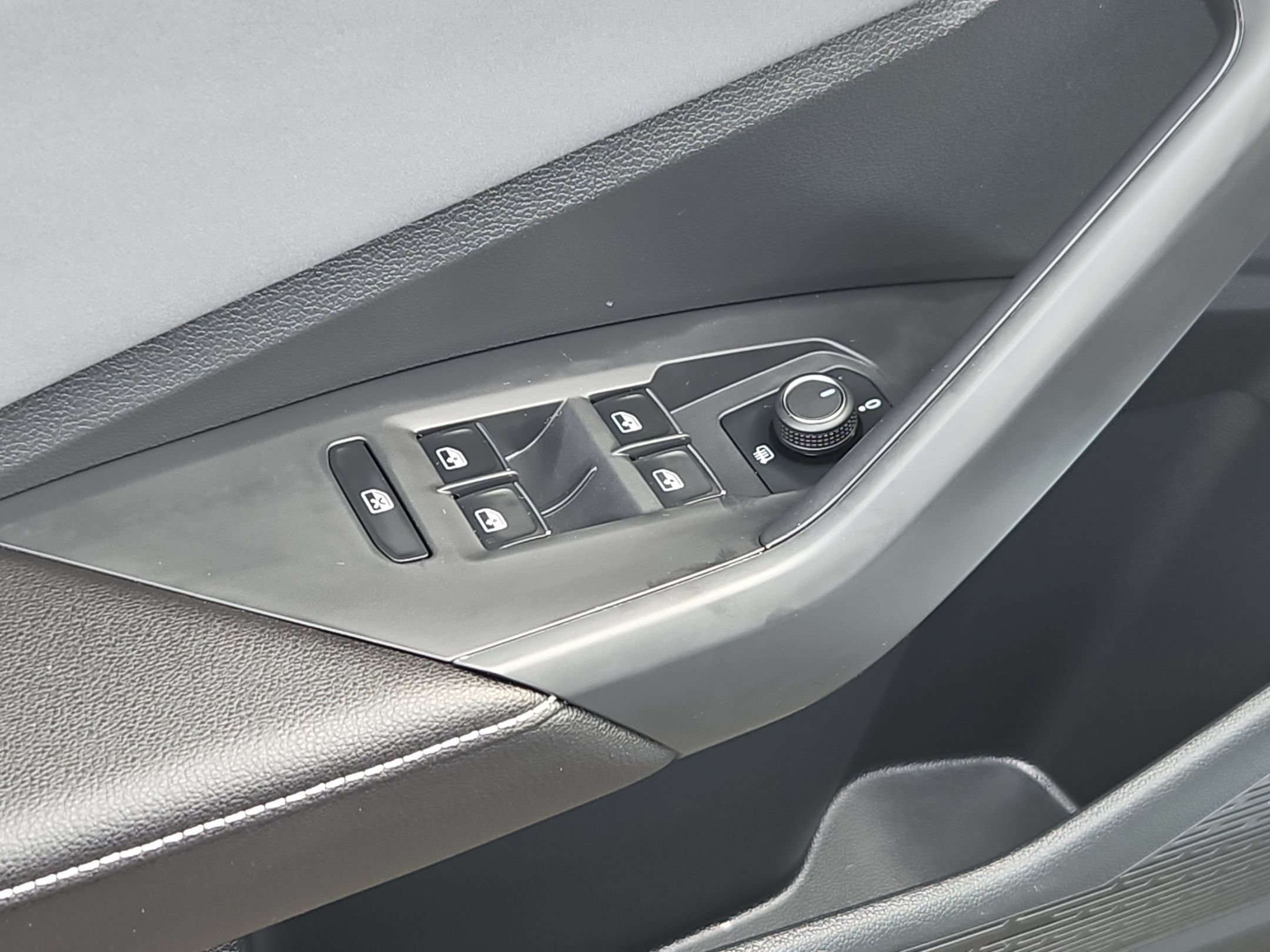 Used 2025 Volkswagen Jetta SE w/ Sunroof Package FWD image 10