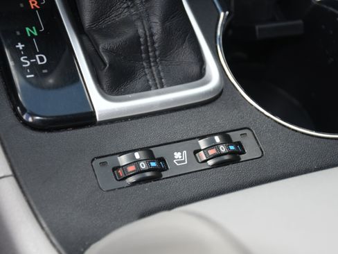 Used 2019 Toyota Highlander Limited image 16