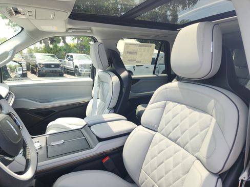 New 2026 Lincoln Navigator L Black Label AWD/4WD image 14