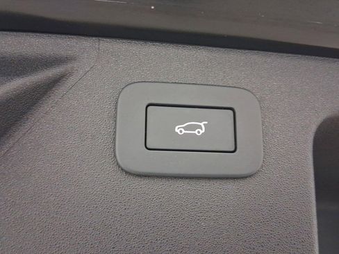 Used 2025 Land Rover Discovery Sport Dynamic SE image 31