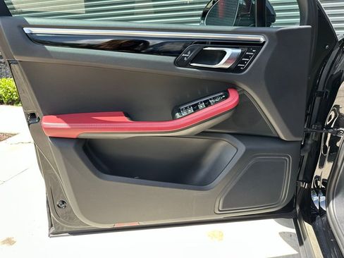 Certified 2023 Porsche Macan image 19