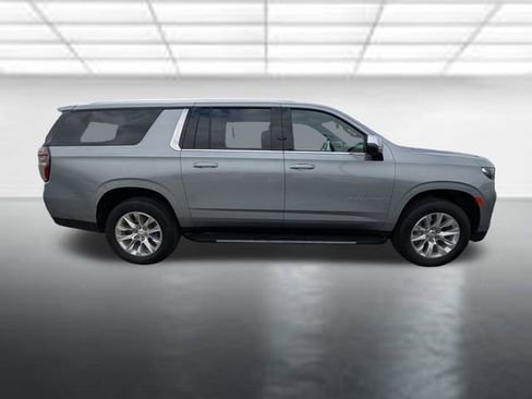 Used 2024 Chevrolet Suburban Premier RWD image 32