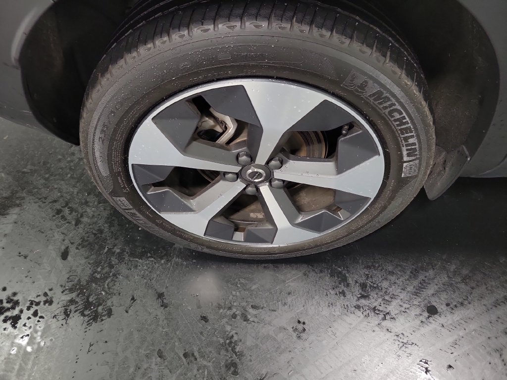 Used 2024 Volvo XC40 B5 Plus AWD/4WD image 12