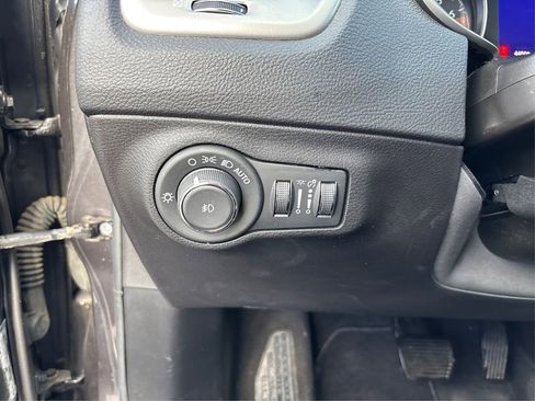 Used 2019 Jeep Compass Latitude image 31