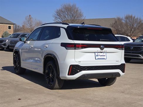 New 2026 Volkswagen Tiguan SE R-Line image 3