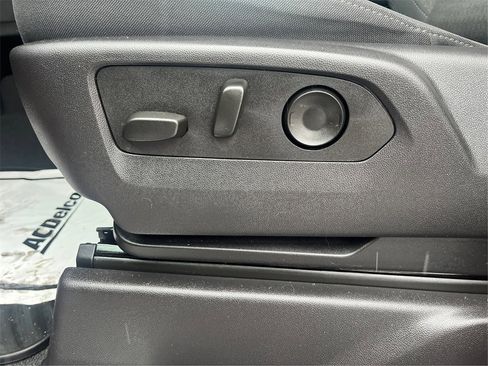 Used 2025 Chevrolet Silverado 1500 LT image 42