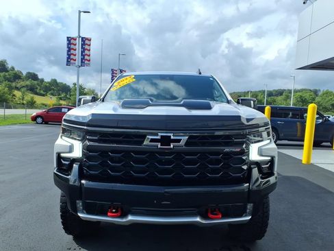 Used 2022 Chevrolet Silverado 1500 ZR2 w/ Technology Package AWD/4WD image 3