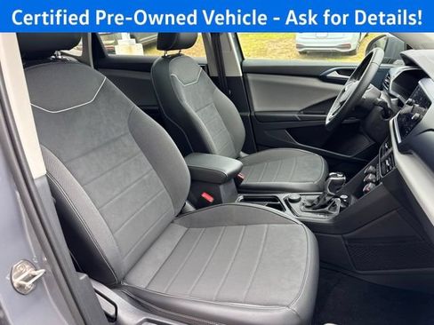 Used 2023 Volkswagen Taos SE w/ Panoramic Sunroof Package AWD/4WD image 25