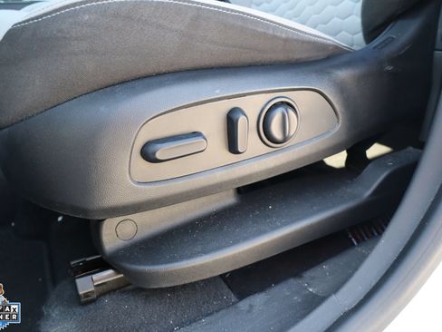 Used 2020 Chevrolet Equinox LT FWD image 13