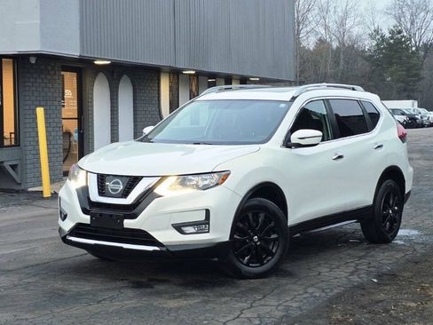 Used 2017 Nissan Rogue SV AWD/4WD image 2