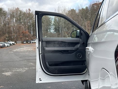 Used 2024 Ford Expedition Platinum image 24