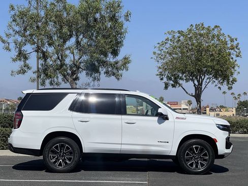 Used 2021 Chevrolet Tahoe Z71 w/ Luxury Package AWD/4WD image 3
