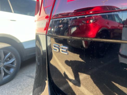 Used 2022 Volkswagen Tiguan SE AWD/4WD image 8