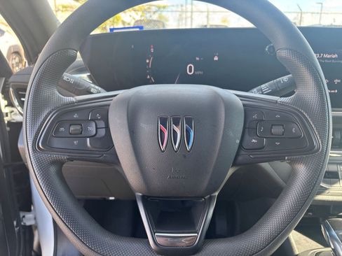 Used 2025 Buick Envista Preferred image 24