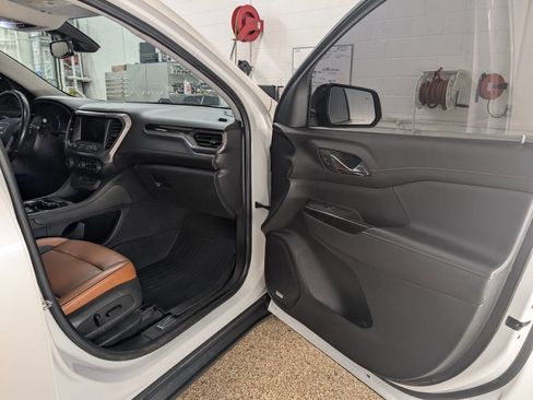 Used 2020 GMC Acadia AT4 image 9
