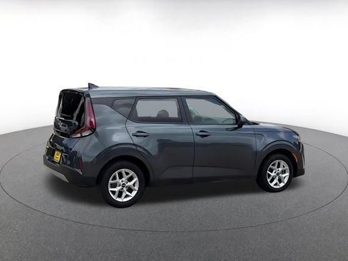 Used 2025 Kia Soul LX w/ LX Technology Package FWD image 15