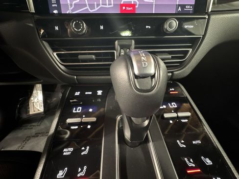 Used 2024 Porsche Macan image 28