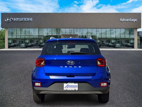 Used 2026 Hyundai Venue SEL FWD image 7
