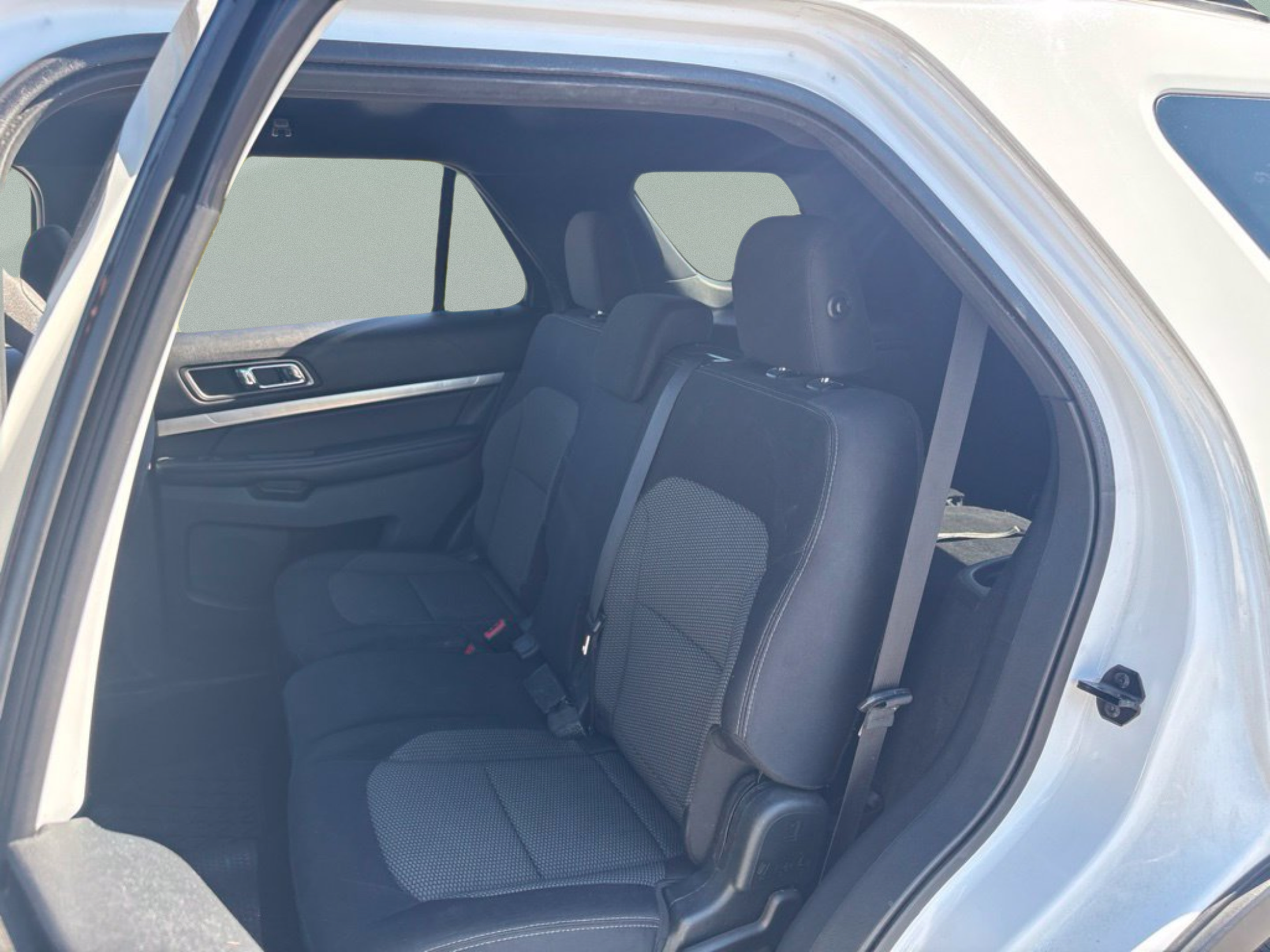 Used 2019 Ford Explorer XLT w/ Equipment Group 201A AWD/4WD image 21