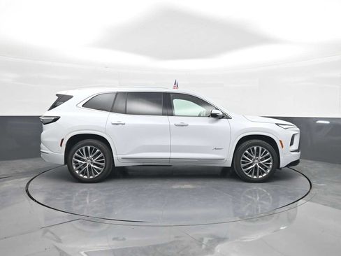 Used 2026 Buick Enclave Avenir w/ Super Cruise Package AWD/4WD image 9