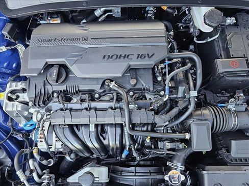 New 2025 Hyundai Elantra Limited image 19