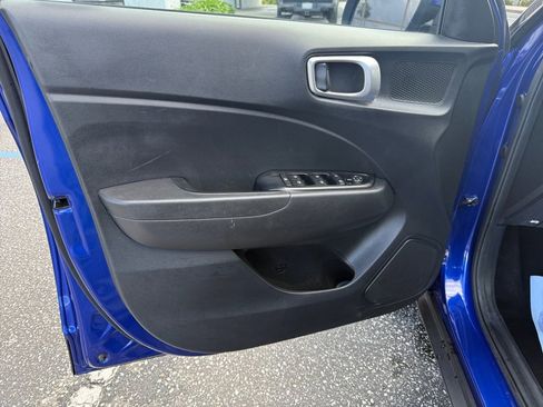 Used 2022 Hyundai Venue SEL image 11