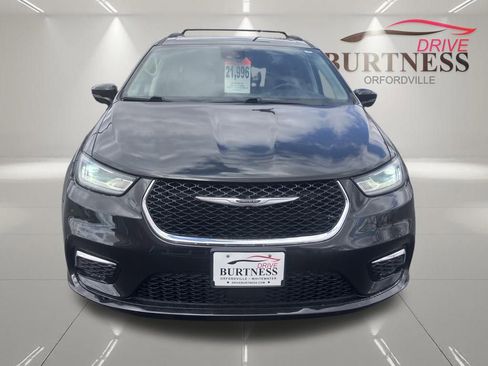 Used 2022 Chrysler Pacifica Touring-L FWD image 9