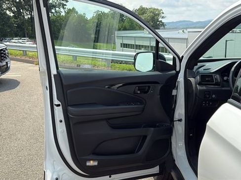 Used 2025 Honda Passport Black Edition image 8