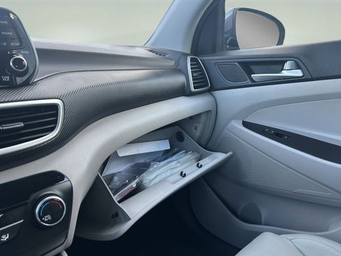 Used 2020 Hyundai Tucson SE image 16