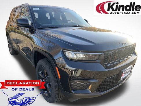 New 2025 Jeep Grand Cherokee Laredo image 1