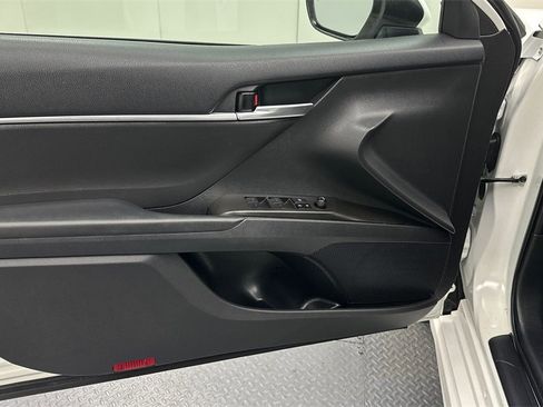 Used 2023 Toyota Camry SE image 17