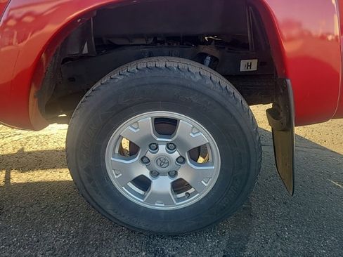 Used 2014 Toyota Tacoma 4x4 Access Cab image 9