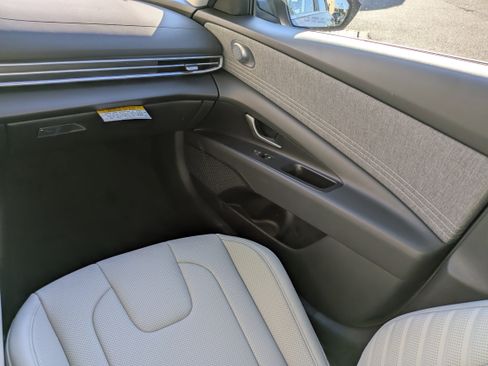 New 2026 Hyundai Elantra Limited image 21