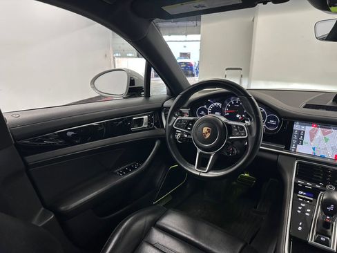 Used 2018 Porsche Panamera 4S image 49