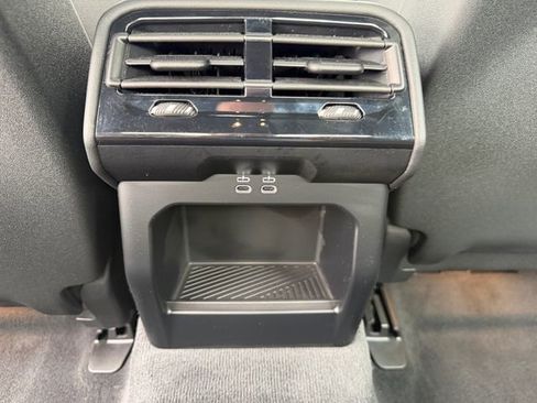 Used 2024 BMW 540i xDrive w/ Premium Package image 33