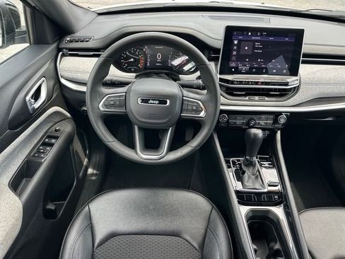 Used 2024 Jeep Compass Latitude w/ Altitude Special Edition AWD/4WD image 10