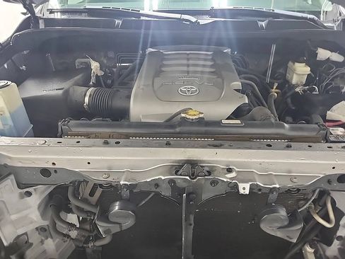 Used 2010 Toyota Tundra 4x4 Double Cab image 6
