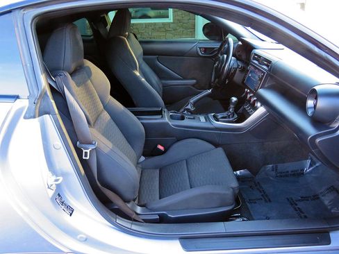 Used 2022 Toyota GR86 RWD image 12