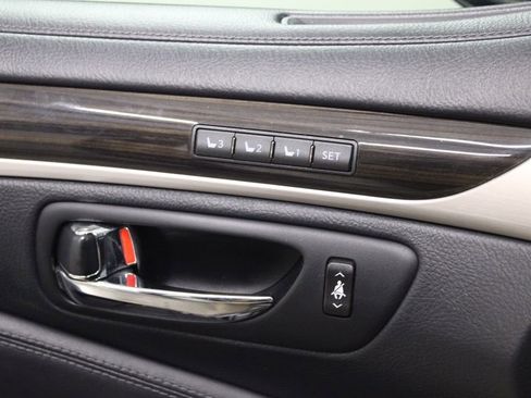 Used 2013 Lexus LS 460 AWD w/ Comfort Pkg image 16