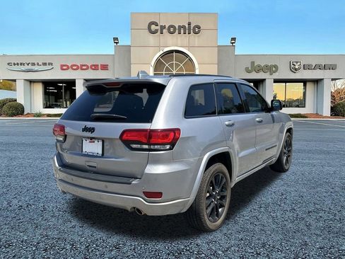 Used 2021 Jeep Grand Cherokee Laredo X image 3