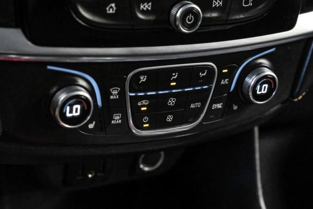 Used 2020 Chevrolet Traverse LT FWD image 28