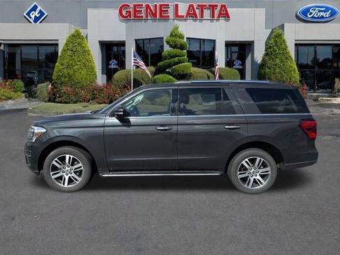 Used 2023 Ford Expedition Limited image 3