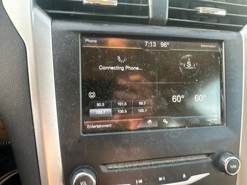 Used 2014 Ford Fusion SE FWD image 16