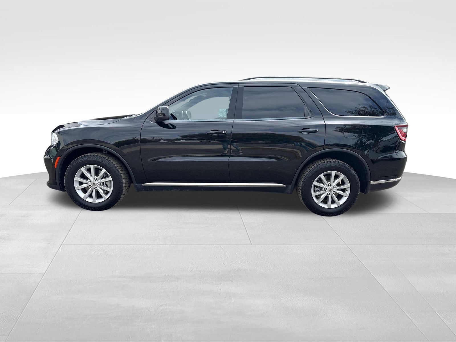 Used 2023 Dodge Durango SXT AWD/4WD image 2