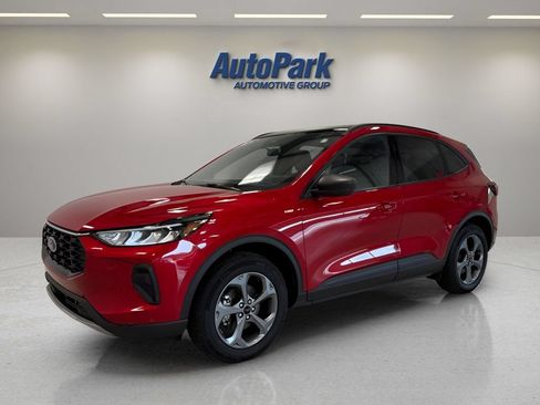 Used 2025 Ford Escape ST-Line w/ Tech Pack #1 AWD/4WD image 4