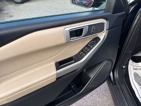 Used 2023 Ford Explorer XLT image 12