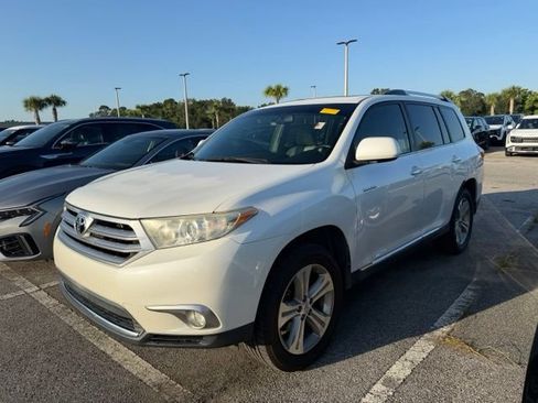 Used 2012 Toyota Highlander Limited w/ Tow Pkg FWD image 1