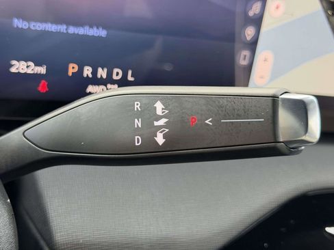 Used 2025 Buick Enclave Preferred image 8